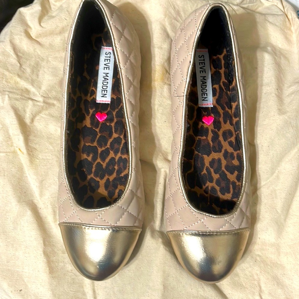 Steve Madden Jbellaa Gold Tip, Beige Flats